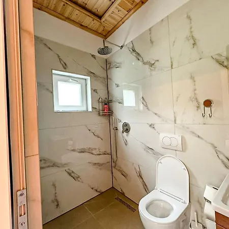 Fryma E Bjeshkeve Pensjonat Theth