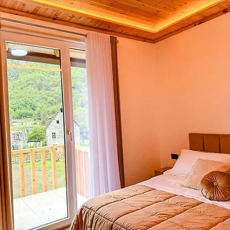 Fryma E Bjeshkeve Penzion Theth